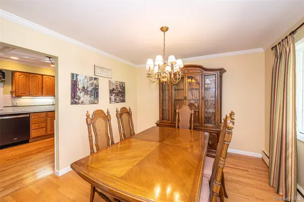 40 Somerset DR, Commack, NY 11725