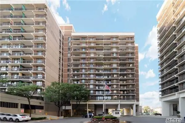 150-38 Union TPKE #4 L, Flushing, NY 11367