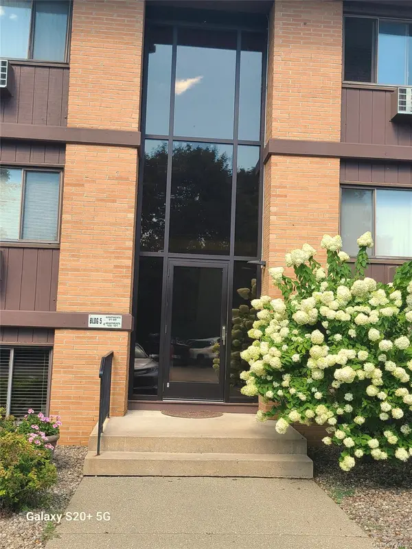 10 Oakwood TER #94, New Windsor, NY 12553