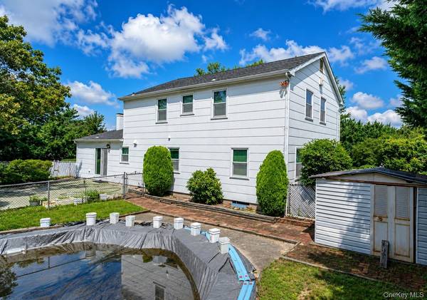30 Segatogue LN, South Setauket, NY 11720