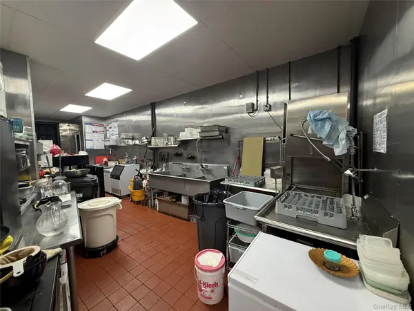 242-03 Northern BLVD, Douglaston, NY 11362
