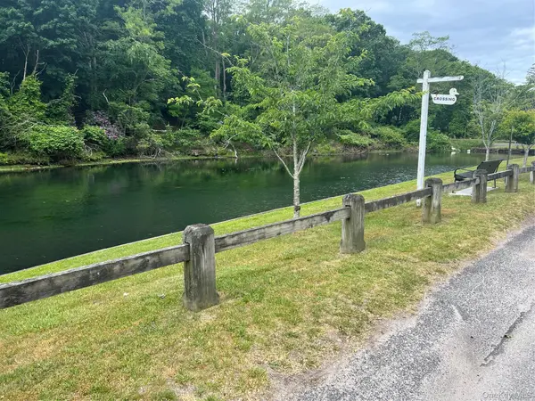 2042 N Country RD #201, Wading River, NY 11792