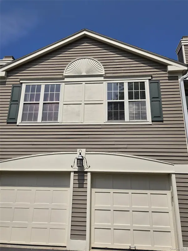 1506 Pondcrest LN, White Plains, NY 10607