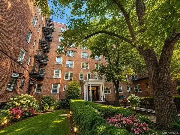 8511 34th AVE #3H, Jackson Heights, NY 11372