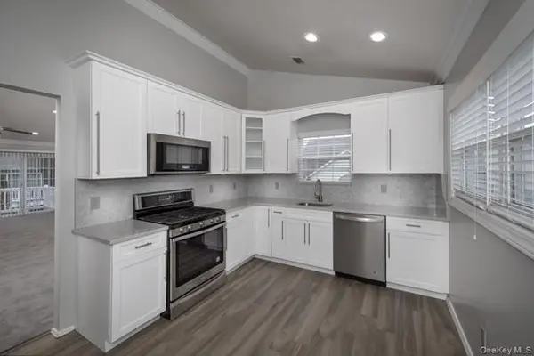 272 Village Green DR #272, Port Jefferson Station, NY 11776