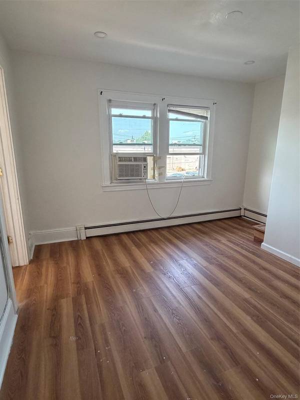 42 W Lincoln AVE #2nd Fl, Valley Stream, NY 11580