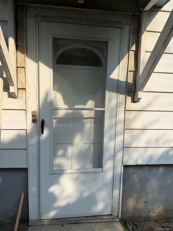 42 W Lincoln AVE #2nd Fl, Valley Stream, NY 11580