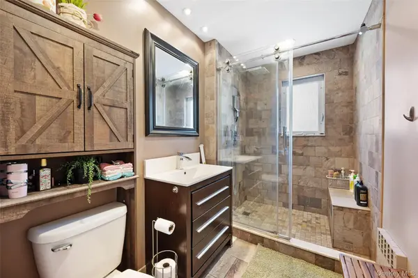 6991 Caldwell AVE, Maspeth, NY 11378