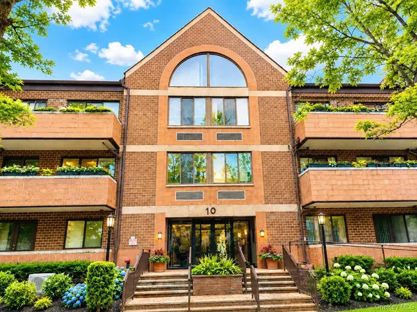 10 Canterbury RD #1-B, Great Neck, NY 11021