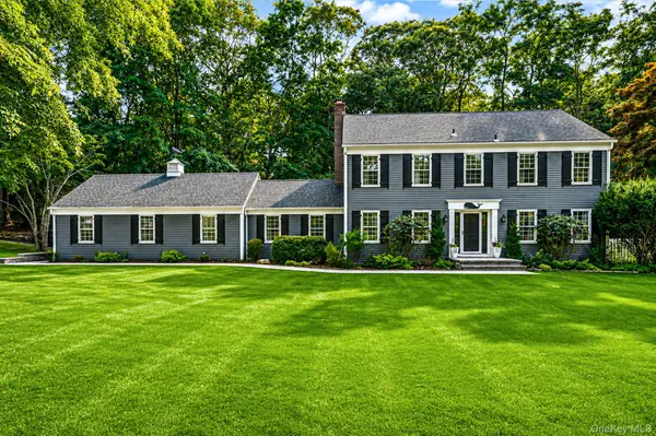 22 Ashley LN, Shoreham, NY 11786