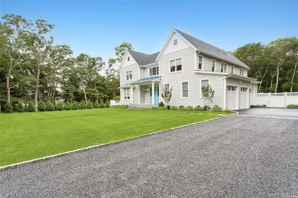 9 Mill RD, Remsenburg, NY 11960
