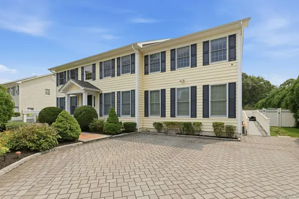 28 Spruce ST, Selden, NY 11784