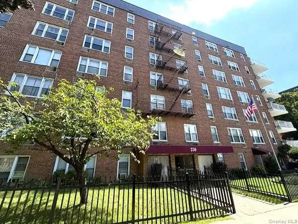 250 N Broadway #PHD, Yonkers, NY 10701