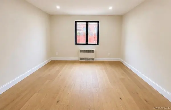 73-05 Cook AVE, Middle Village, NY 11379