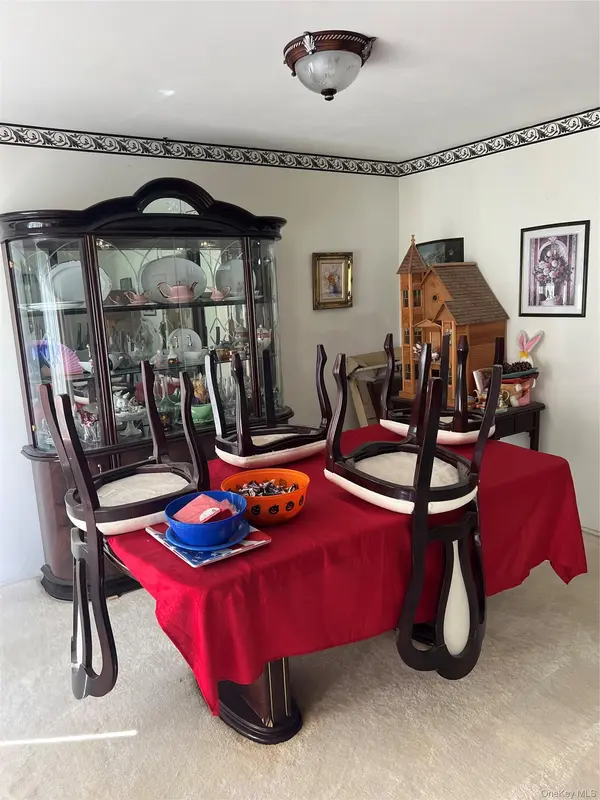 82 Chestnut ST, Mount Sinai, NY 11766