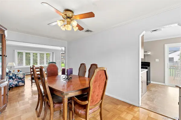 29 Cottonwood DR, Commack, NY 11725