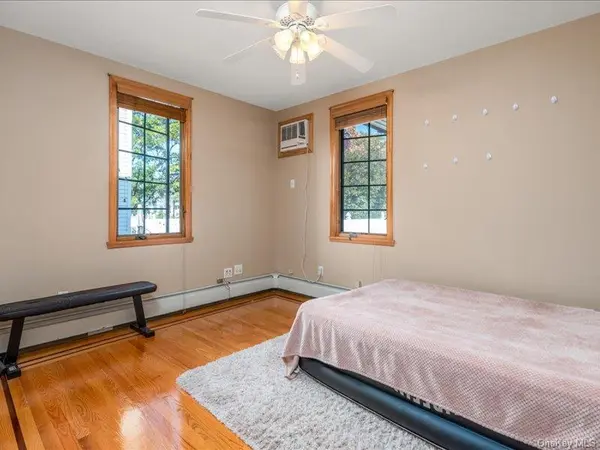 63-47 74th ST, Middle Village, NY 11379
