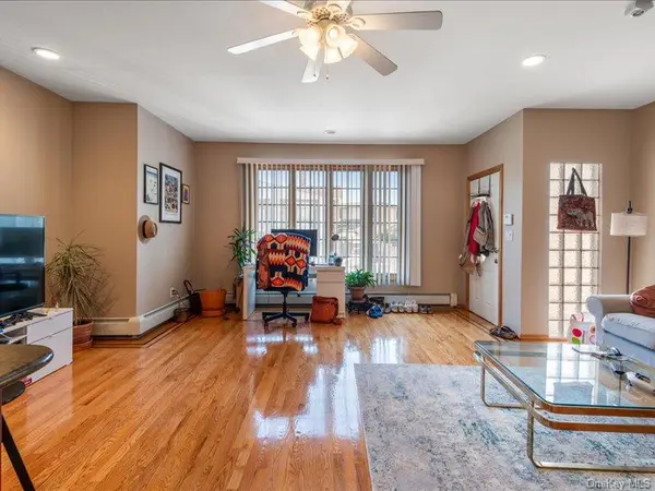 63-47 74th ST, Middle Village, NY 11379