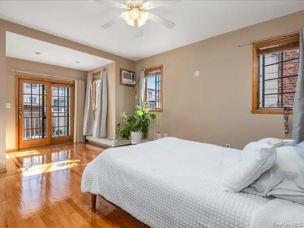 63-47 74th ST, Middle Village, NY 11379