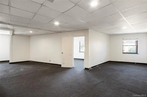 29 Glen Cove AVE #202, Glen Cove, NY 11542