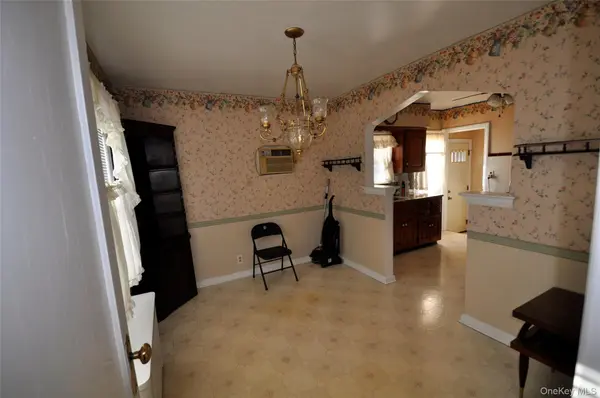 415 Lowell AVE, New Hyde Park, NY 11040