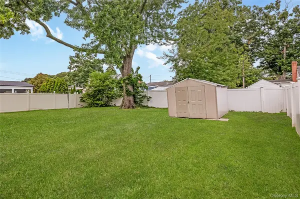 11 Delano PL, West Babylon, NY 11704