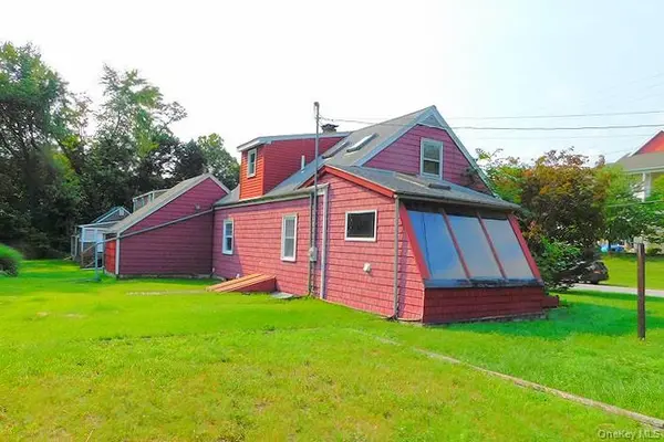 20 Farm LN, Hyde Park, NY 12538