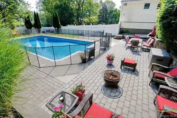 1 Potter LN, Suffern, NY 10901