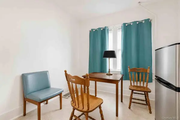 193 Beach 113th ST, Rockaway Park, NY 11694