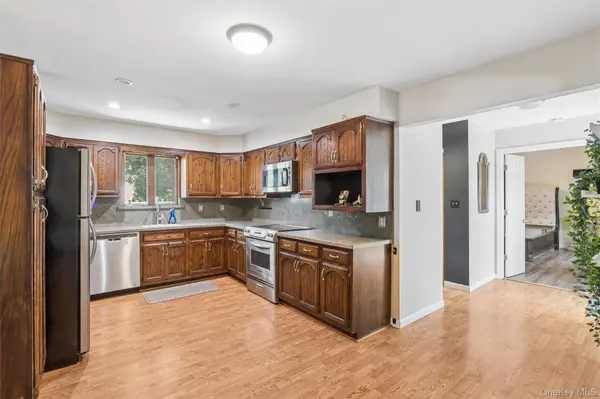 42 Lexington AVE, West Babylon, NY 11704