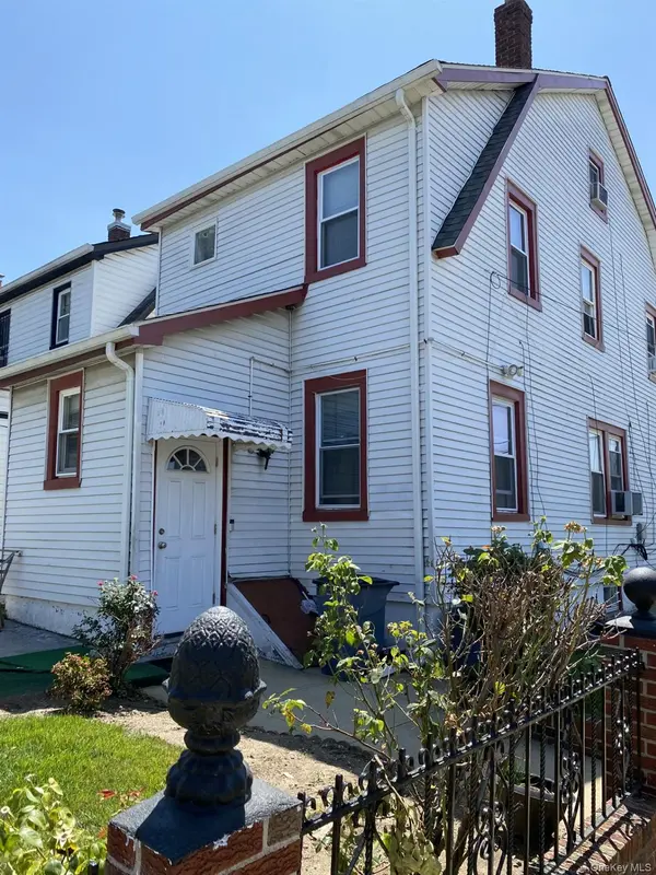 11301 209th ST, Queens Village, NY 11429