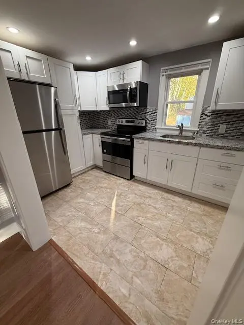 1 Gillespie DR, Newburgh, NY 12550