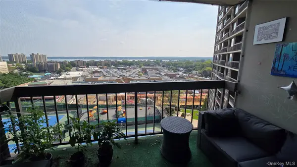 2 Bay Club Dr #10Z3, Bayside, NY 11360