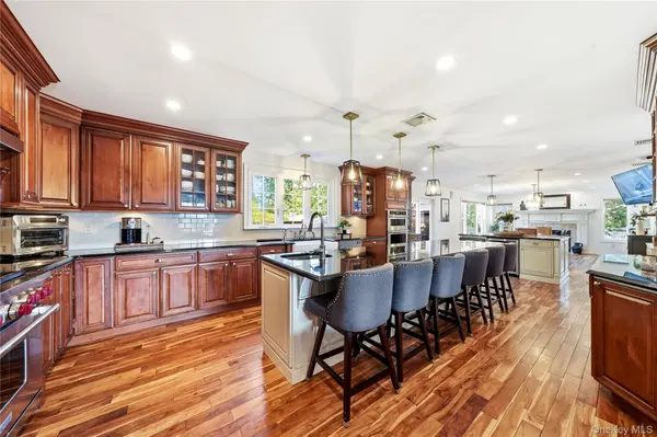 1536 Winganhauppauge RD, Islip, NY 11751