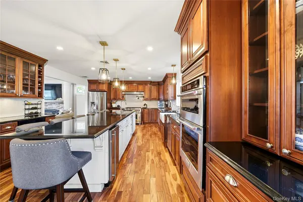 1536 Winganhauppauge RD, Islip, NY 11751