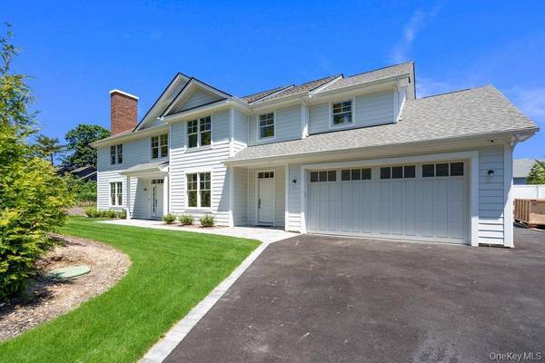 44 Plainview RD, Woodbury, NY 11797