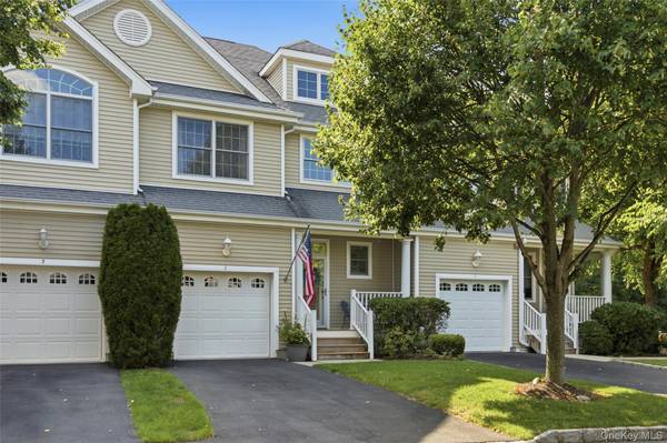 2 Emilys WAY, East Setauket, NY 11733