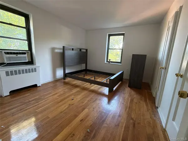 21 Schenck AVE #2AC, Great Neck, NY 11021