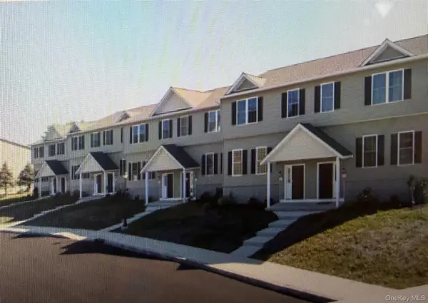 75 Hudson CIR #36, Marlboro, NY 12542