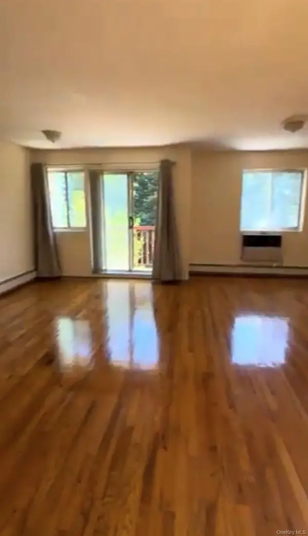 76-30 Grand Central Pkwy, Forest Hills, NY 11375