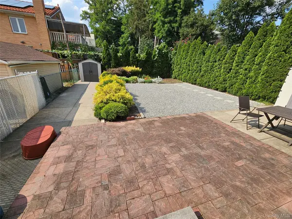 248-41 Thebes AVE, Little Neck, NY 11362
