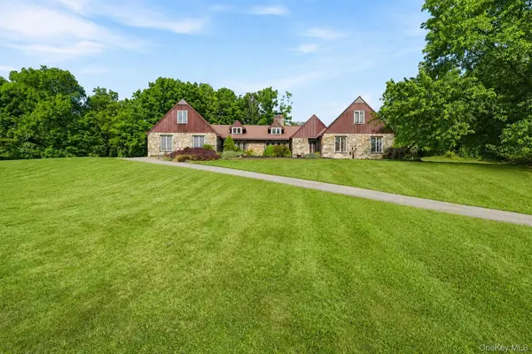 14 Lisa DR, Highland, NY 12528