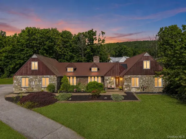 14 Lisa DR, Highland, NY 12528