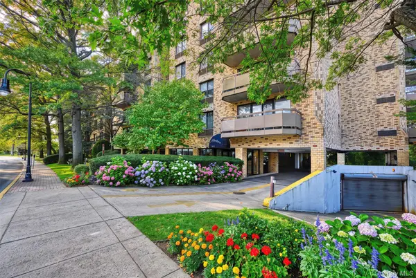 141 Great Neck RD #2H, Great Neck, NY 11021