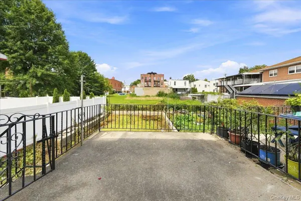 1463 Pelham Pkwy, Bronx, NY 10469