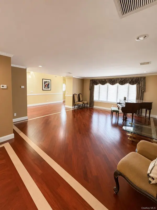543 Fairway DR, Woodmere, NY 11598