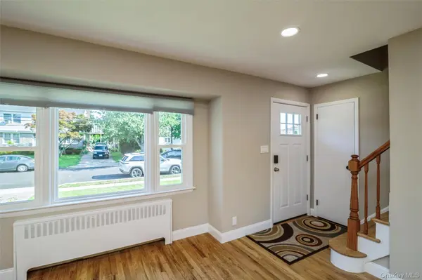 216 N Hawthorne ST, Massapequa, NY 11758