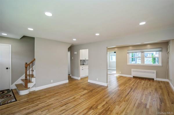 216 N Hawthorne ST, Massapequa, NY 11758