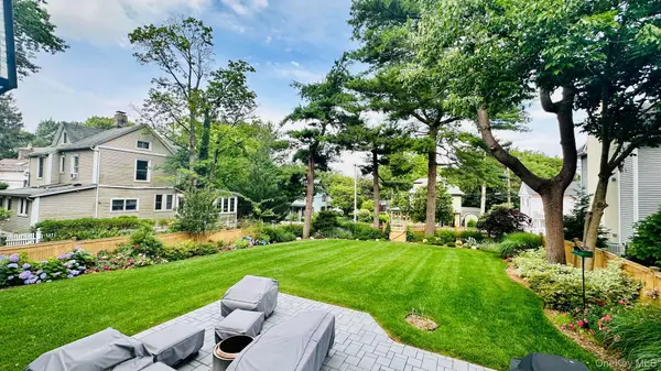 18 20th AVE, Sea Cliff, NY 11579