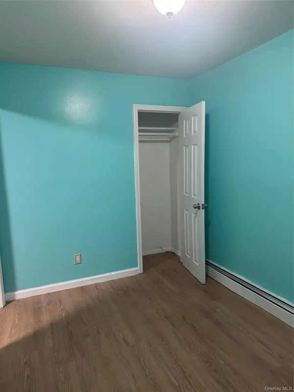 360 Beach 88th ST, Far Rockaway, NY 11693